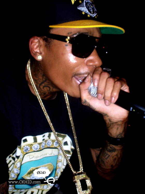 Wiz Khalifa Performs Kush and OJ Songs Live