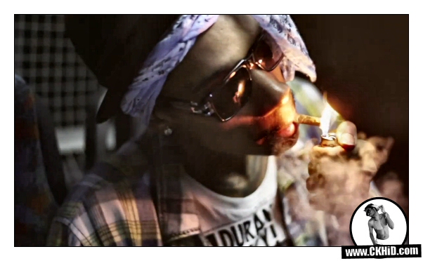 Wiz Khalifa Smokes Marijuana Joint