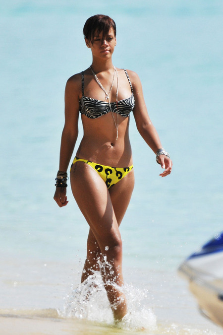 Rihanna Bikini Pics