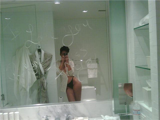 Rihanna Phone Pics